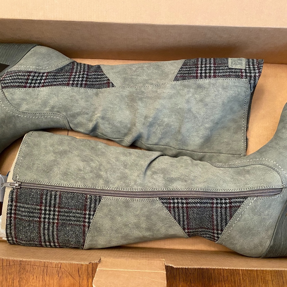 Muk Luk Selmie boots size 8